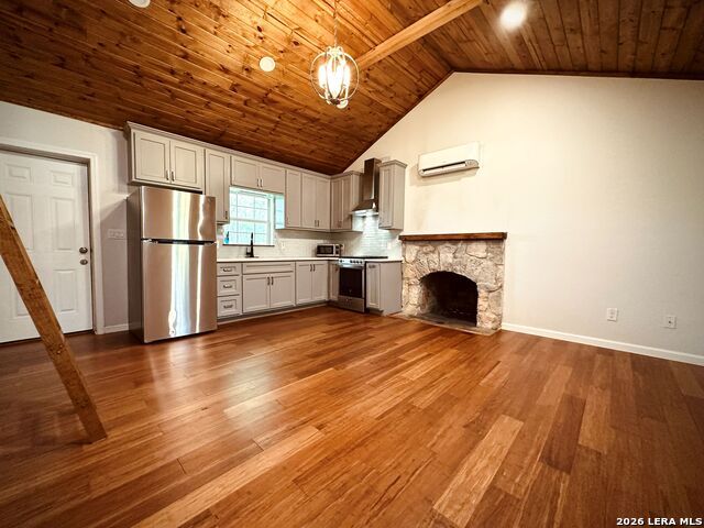 17803 Hilltop Dr Property Photo 2