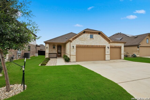 1079 Aidenbaum Property Photo 1