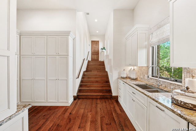 48 Oakland Hls Property Photo 22