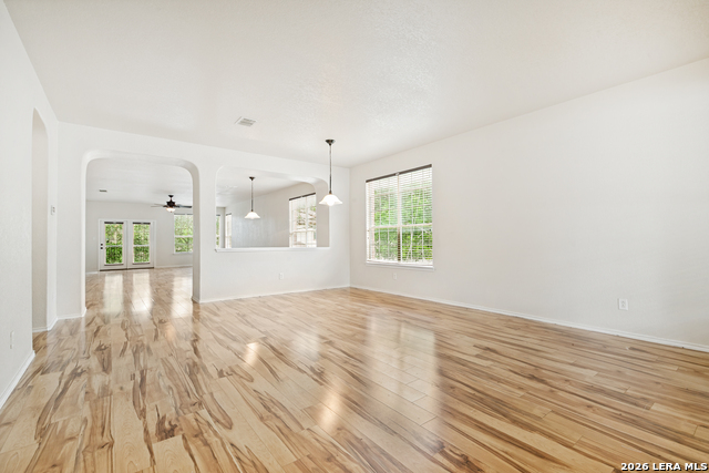 1306 Sun Gdn Property Photo 5