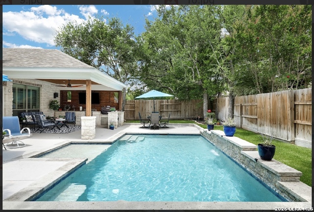 27 Stonewall Bend Property Photo 1