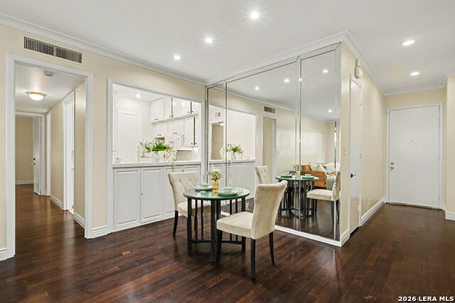 7711 Broadway Property Photo 2