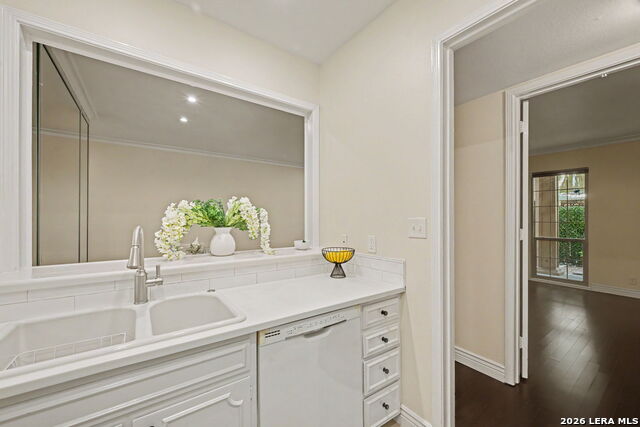 7711 Broadway Property Photo 10