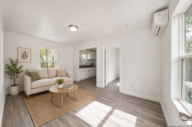 2721 Colima St Property Photo 4