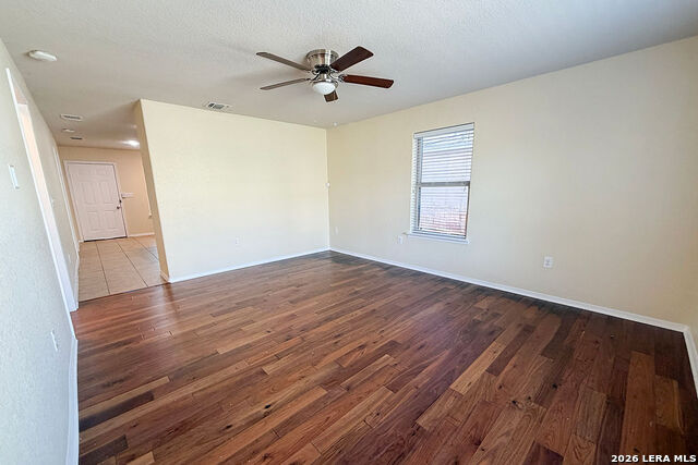220 Hansford St Property Photo 3
