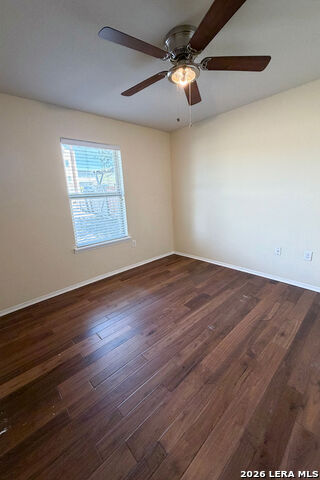 220 Hansford St Property Photo 5