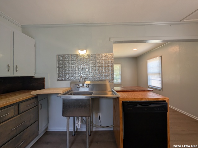 890 Josephine St Property Photo 11