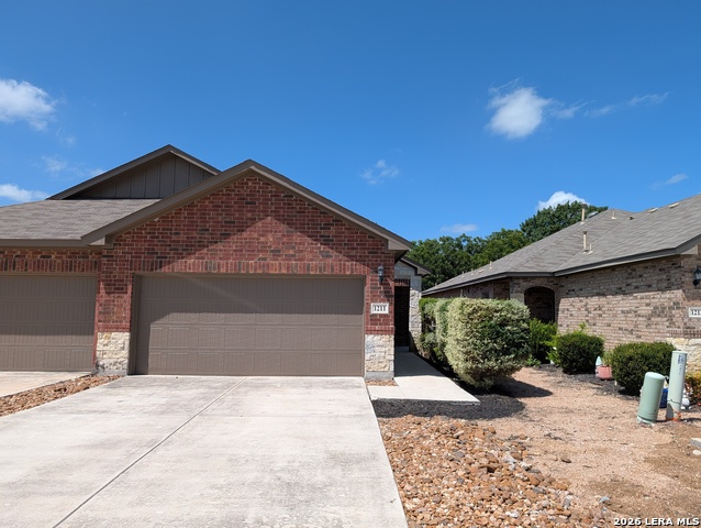 1211 Old Fm 306 Property Photo 2