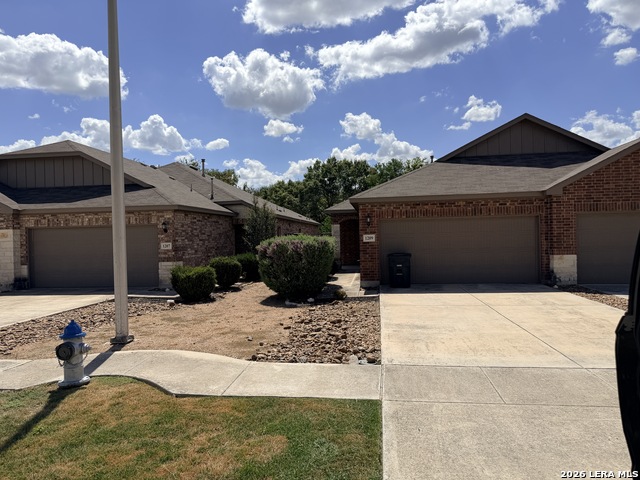1209 Old Fm 306 Property Photo 2