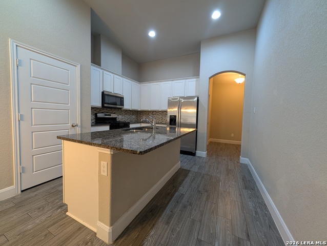 1209 Old Fm 306 Property Photo 4