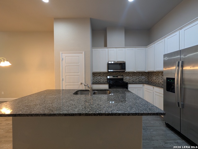 1209 Old Fm 306 Property Photo 6