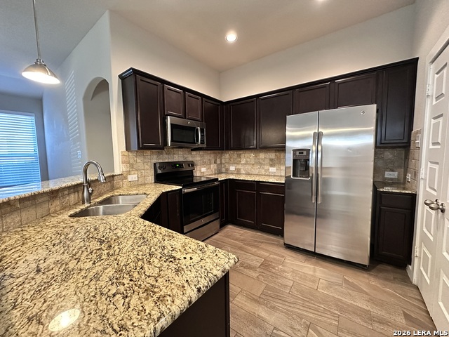 371 Creekside Curv Property Photo 8