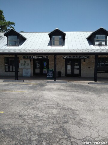 1109 S Main Property Photo 2