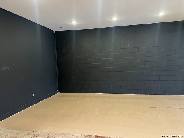 1109 S Main Property Photo 4