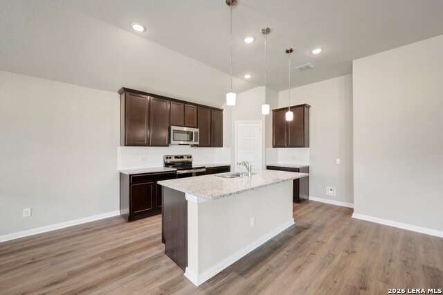 1032 Eagle Crossing Property Photo 3