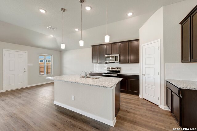 1032 Eagle Crossing Property Photo 4
