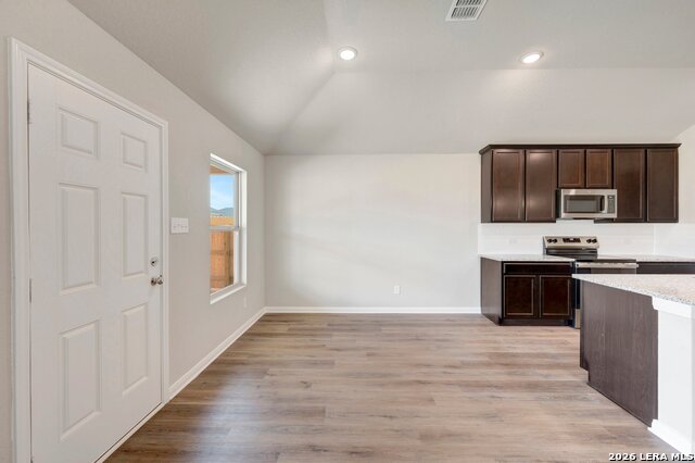 1032 Eagle Crossing Property Photo 8