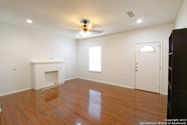 728 E Myrtle St Property Photo 3