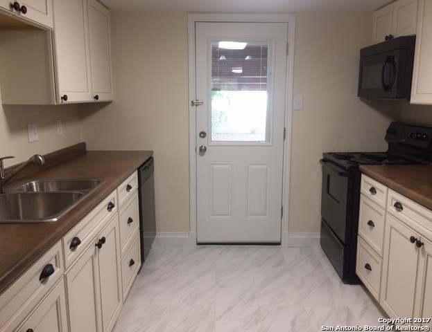 10515 Hillbrook Property Photo 9