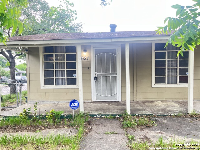 621 S Elmendorf Property Photo 1