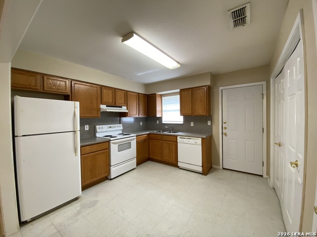 1207 & 1209 W Goodwin St Property Photo 5