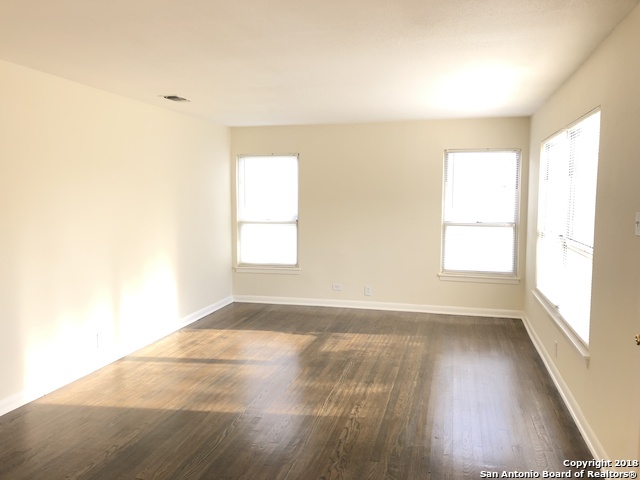 210 Laddie Pl Property Photo 2