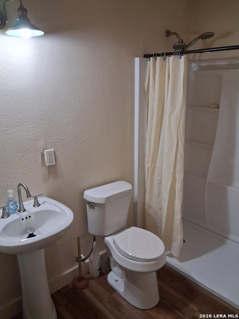 139 Bristol Ave Property Photo 4
