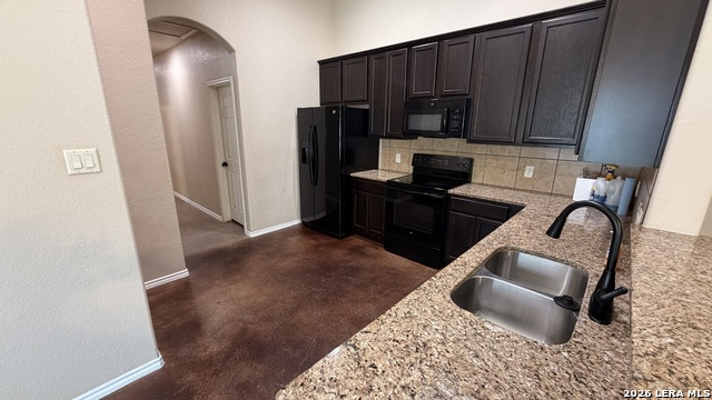 708 Saengerhalle Rd Property Photo 8