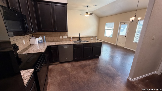 708 Saengerhalle Rd Property Photo 10