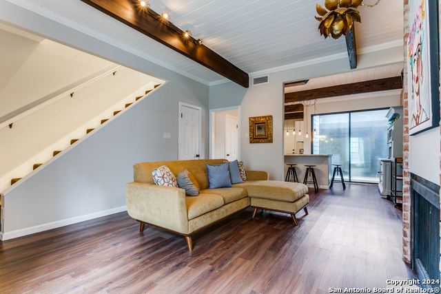 1186 Garraty Rd Property Photo 6