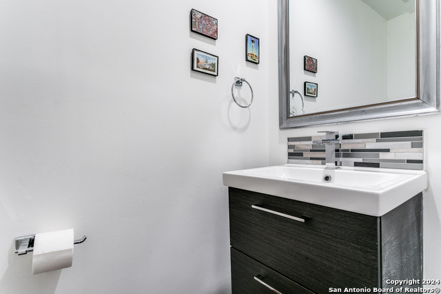 1186 Garraty Rd Property Photo 24