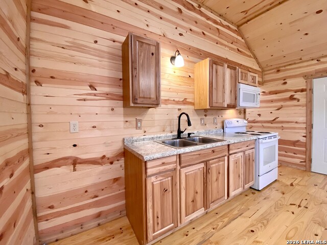 624 Deer Creek W Property Photo 28