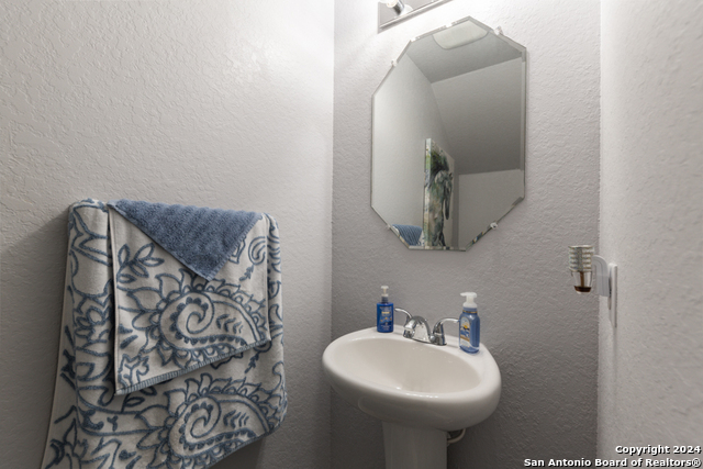 1009 Sandwell Ct Property Photo 12