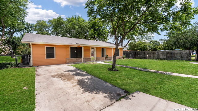 923 Whitman Property Photo 2