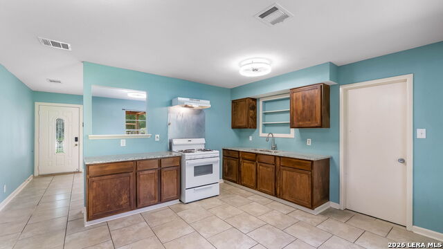 923 Whitman Property Photo 3