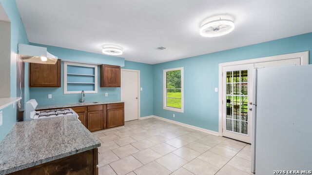 923 Whitman Property Photo 4