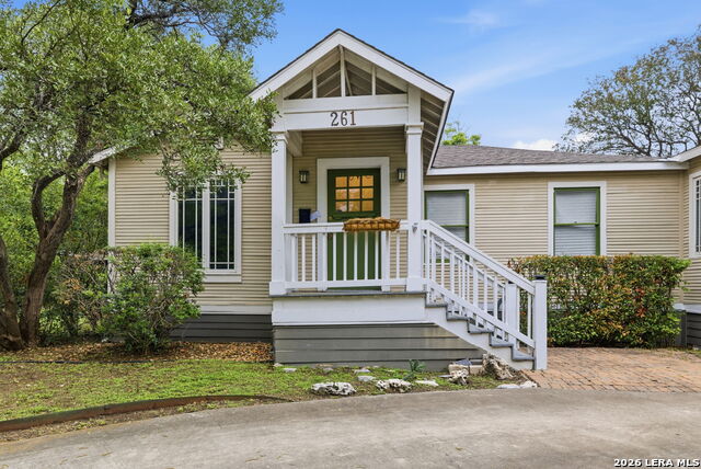 261 E Oakview Pl Property Photo 2