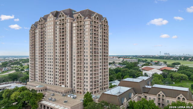 1 Towers Park Ln Property Photo 33
