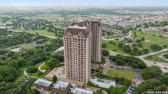 1 Towers Park Ln Property Photo 35
