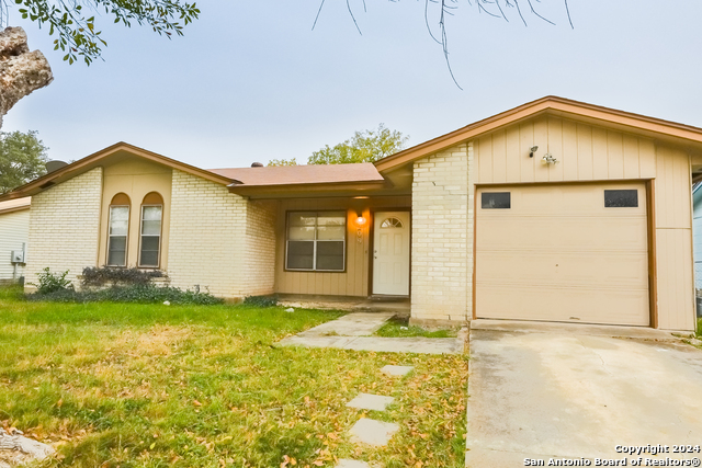 209 Royal Dr Property Photo 2