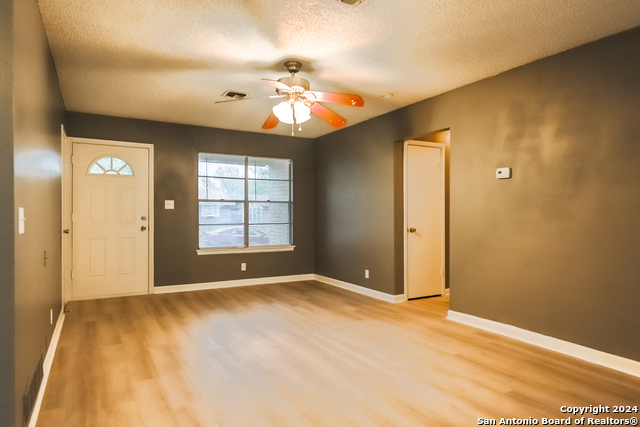 209 Royal Dr Property Photo 5