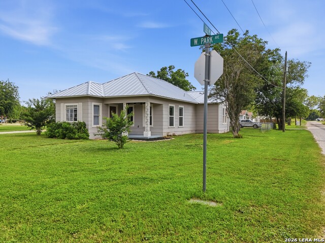 600 W Park Property Photo 2