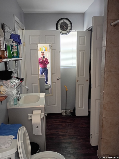 350 Pilgrim Dr Property Photo 5