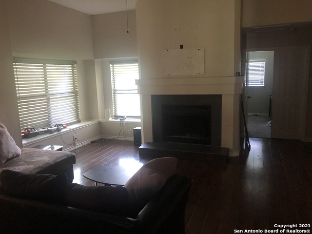8515 Maple Ridge Dr Property Photo 2