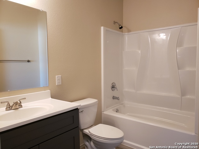 208 Crestview Ln Property Photo 4