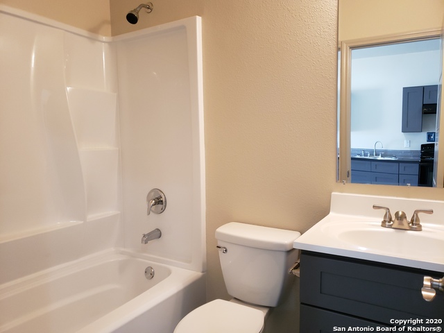 208 Crestview Ln Property Photo 5