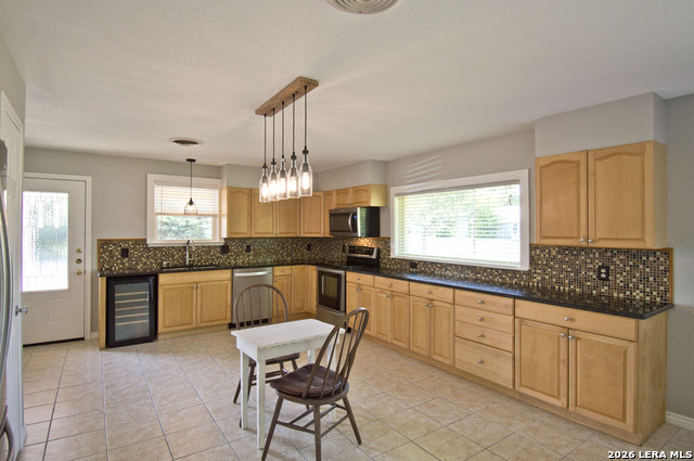 702 E Schubert Property Photo 4