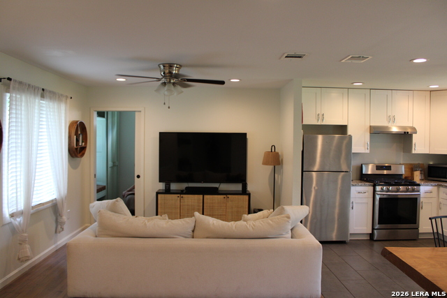 115 Addax Dr. Property Photo 3