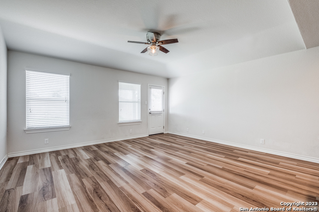 8927 Taylor Grv Property Photo 4