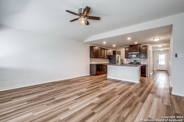 8927 Taylor Grv Property Photo 4